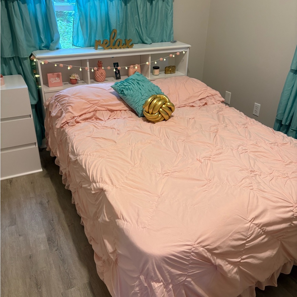 Pink Ruffled Bedding Set Size Full + Shams